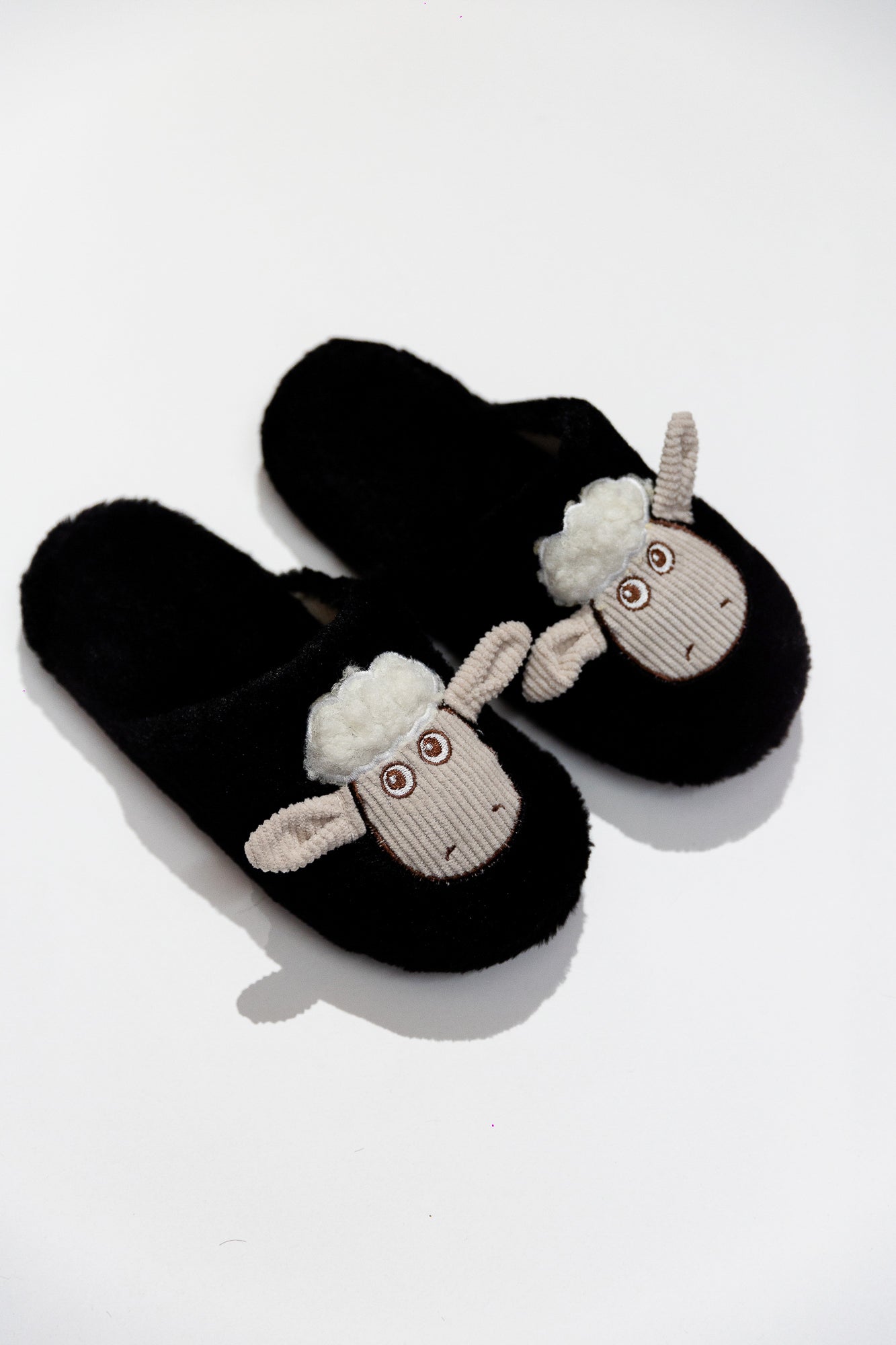 Pantuflas con Ovejita 3D de Peluche - 2 colores