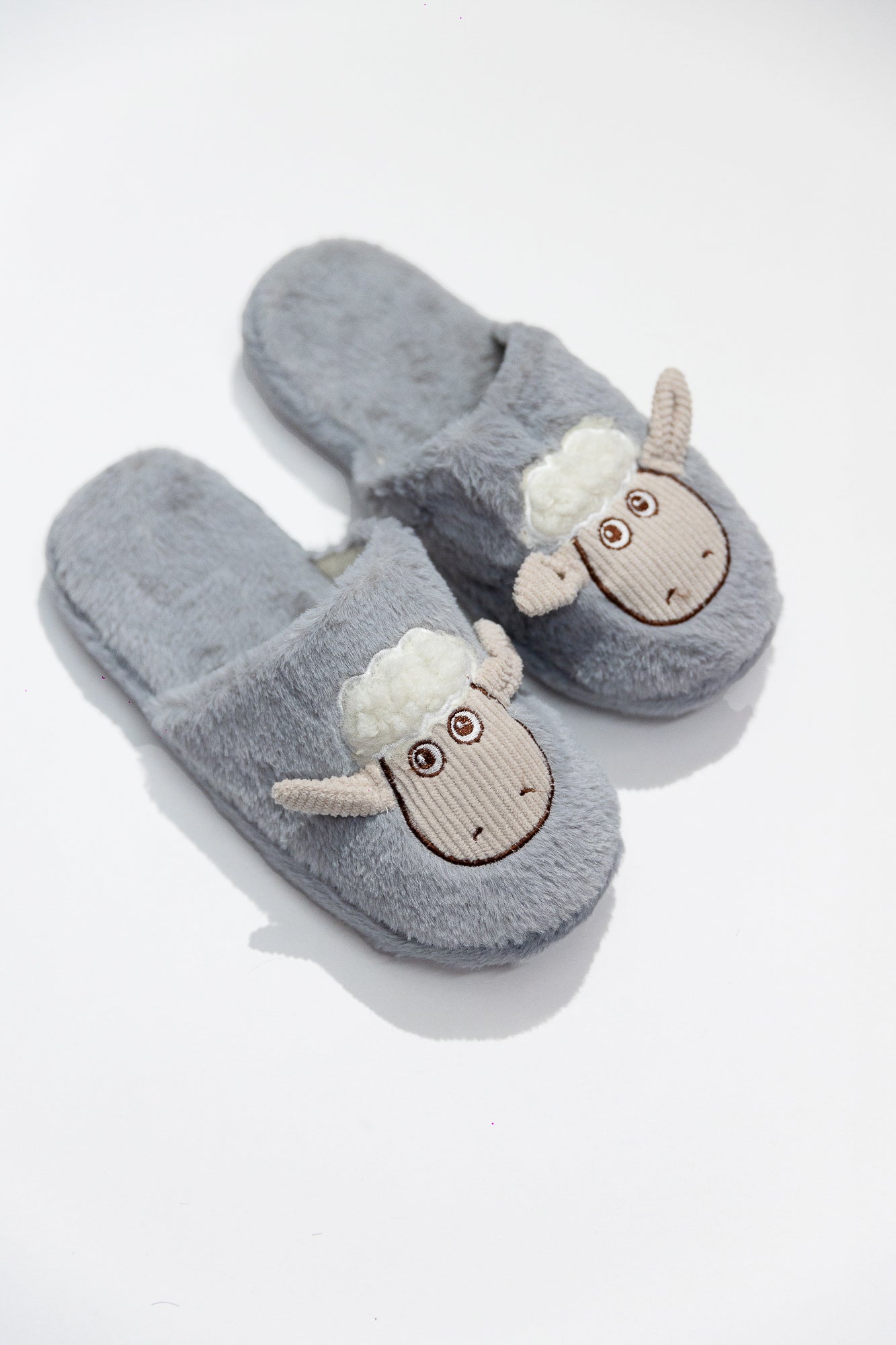 Pantuflas con Ovejita 3D de Peluche - 2 colores